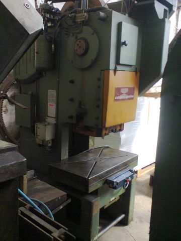 PRESSA ECCENTRICA 40 TON USATA AGOSTINO COLOMBO MECCANICA PRESS ECCENTRIC 40 TON MACHANICAL USED 01 PRESSA ECCENTRICA 40 TON USATA AGOSTINO COLOMBO MECCANICA PRESS ECCENTRIC 40 TON MACHANICAL USED 01