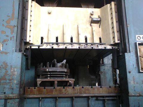 PRESSA 300 TON USATA RADAELLI PRESS ECCENTRIC 300 TON USED RADAELLI MECHANICAL STAMPING 300 TON PRESSA ECCENTRICA 300 TON USATA RADAELLI MECCANICA PRESSES 01 PRESSA 300 TON USATA RADAELLI PRESS ECCENTRIC 300 TON USED RADAELLI MECHANICAL STAMPING 300 TON PRESSA ECCENTRICA 300 TON USATA RADAELLI MECCANICA PRESSES 01