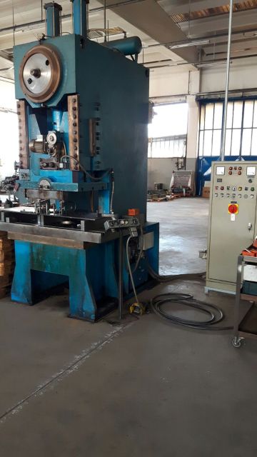 PRESSA ECCENTRICA 200 TON USATA MECCANICA LOSA MARIO MACHINE PRES 200 TON USED STAMPING PRESS Foto-5553 PRESSA ECCENTRICA 200 TON USATA MECCANICA LOSA MARIO MACHINE PRES 200 TON USED STAMPING PRESS Foto-5553