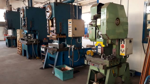 PRESSA ECCENTRICA 200 TON USATA MECCANICA LOSA MARIO MACHINE PRES 200 TON USED STAMPING PRESS Foto-5553 PRESSA ECCENTRICA 200 TON USATA MECCANICA LOSA MARIO MACHINE PRES 200 TON USED STAMPING PRESS Foto-5553