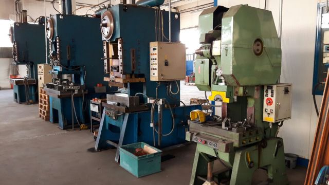 PRESSA ECCENTRICA 200 TON USATA MECCANICA LOSA MARIO MACHINE PRES 200 TON USED STAMPING PRESS Foto-5553 PRESSA ECCENTRICA 200 TON USATA MECCANICA LOSA MARIO MACHINE PRES 200 TON USED STAMPING PRESS Foto-5553