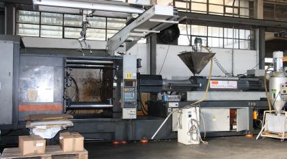 PRESSA INIEZIONE 750 TON SANDRETTO USATA PRESS INJECTION MOULDING 750 TON SANDRETTO USED 002 PRESSA INIEZIONE 750 TON SANDRETTO USATA PRESS INJECTION MOULDING 750 TON SANDRETTO USED 002
