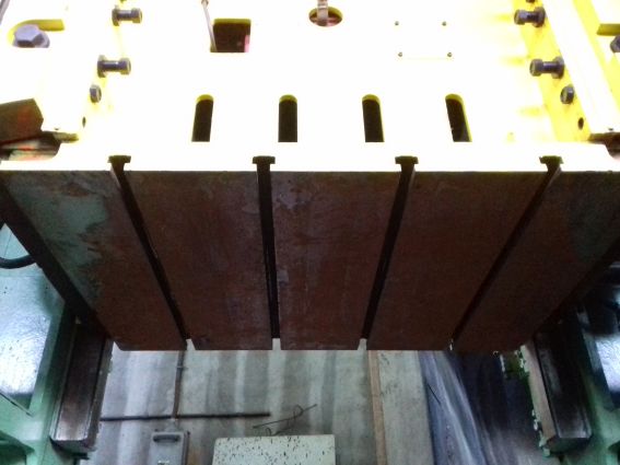 PRESSA ECCENTRICA 400 TON MECCANICA USATA USED PRES ERFURT 400 TON MACHINE PRESS 400 TON A DOPPIO MONTANTE A QUATTRO MONTANTI STAMPING PRESS FORGING PRESSA ECCENTRICA 400 TON MECCANICA USATA USED PRES ERFURT 400 TON MACHINE PRESS 400 TON A DOPPIO MONTANTE A QUATTRO MONTANTI STAMPING PRESS FORGING