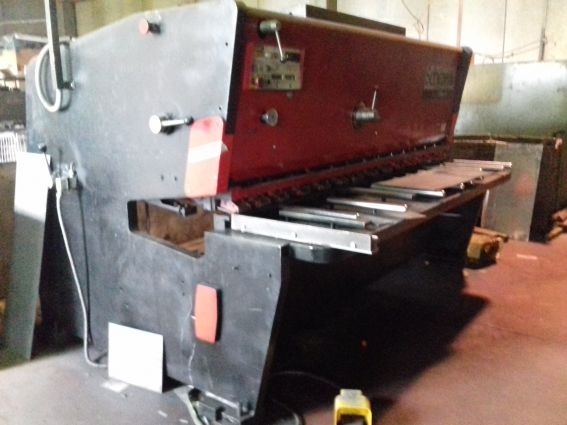 SHEARS HYDRAULIC USED SCHIAVI CESOIA IDRAULICA USATA 3000 2500 X 8 MM 9 10 6 SHEARS HYDRAULIC USED SCHIAVI CESOIA IDRAULICA USATA 3000 2500 X 8 MM 9 10 6