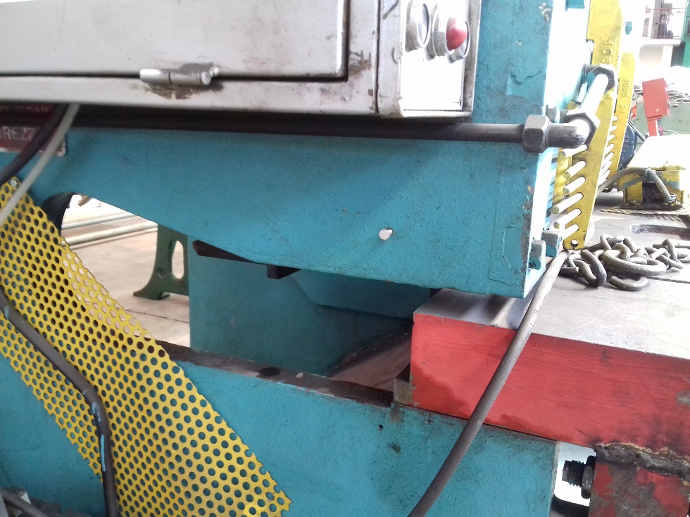 CESOIA ROMEC 3000 X 8 mm MACHINE SHEARS USED 4 5 6 8 CESOIA ROMEC 3000 X 8 mm MACHINE SHEARS USED 4 5 6 8