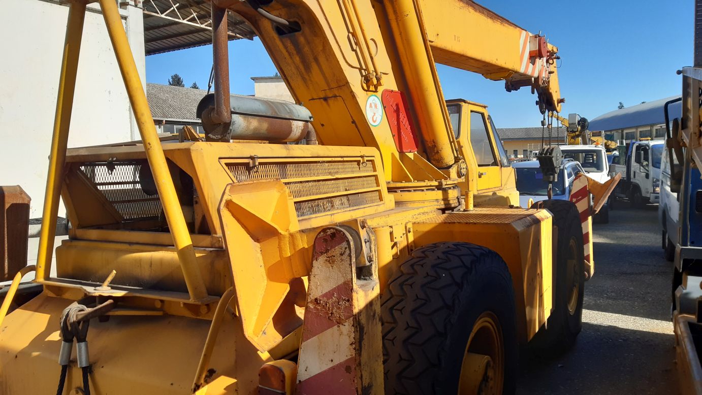 AUTOGRU GRU 15 TON LOCATELLI USATA SEMOVENTE 10 12 18 222 AUTOGRU GRU 15 TON LOCATELLI USATA SEMOVENTE 10 12 18 222