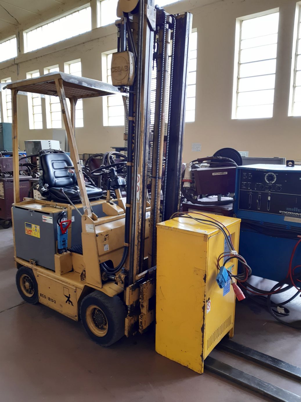 CARRELLO CESAB 15 QUINTALI ELETTRICO USATO SOLLEVATORE MILETTO MILETO 15 q 10 12 222 CARRELLO CESAB 15 QUINTALI ELETTRICO USATO SOLLEVATORE MILETTO MILETO 15 q 10 12 222