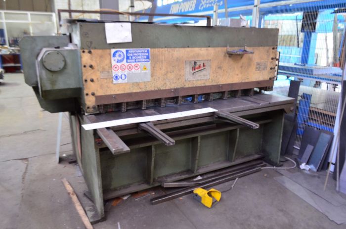 CESOIA MECCANICA USATA OMAG 1500 X 20 TON CESOIA MECCANICA USATA OMAG 1500 X 20 TON
