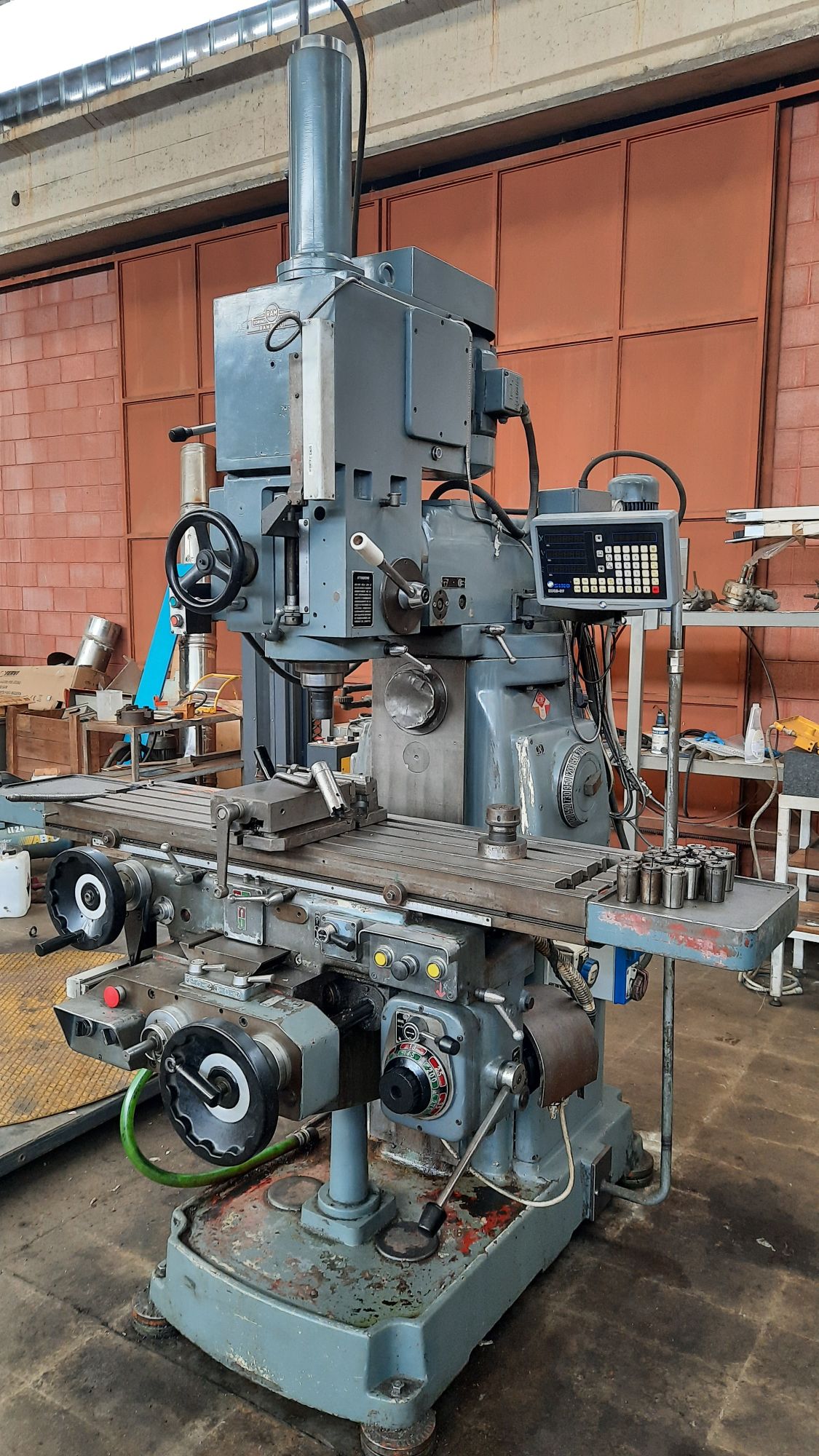FRESA RAMBAUDI VISUALIZZATA USATA FRESATRICE UNIVERSALE USED MILLING MACHINE A111 FRESA RAMBAUDI VISUALIZZATA USATA FRESATRICE UNIVERSALE USED MILLING MACHINE A111