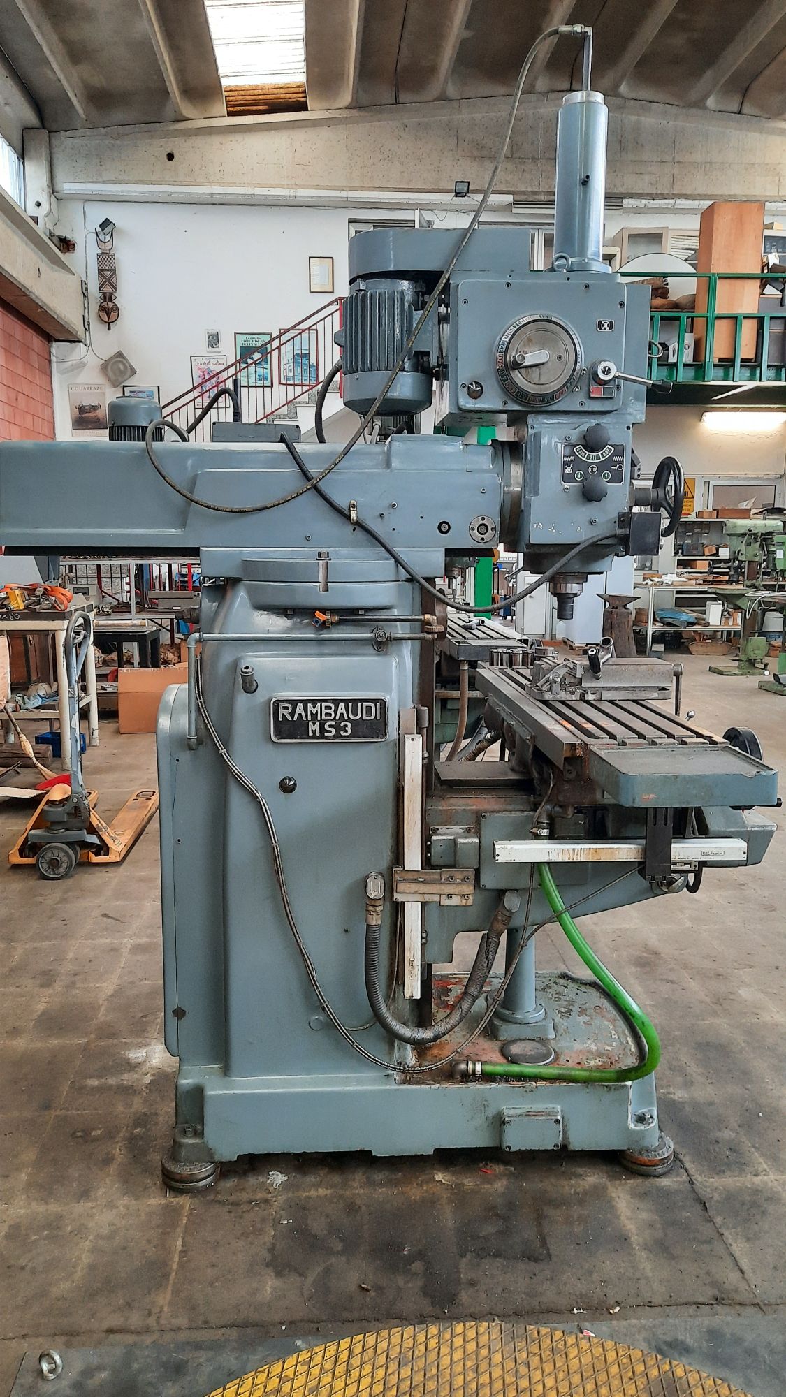 FRESA RAMBAUDI VISUALIZZATA USATA FRESATRICE UNIVERSALE USED MILLING MACHINE A111 FRESA RAMBAUDI VISUALIZZATA USATA FRESATRICE UNIVERSALE USED MILLING MACHINE A111