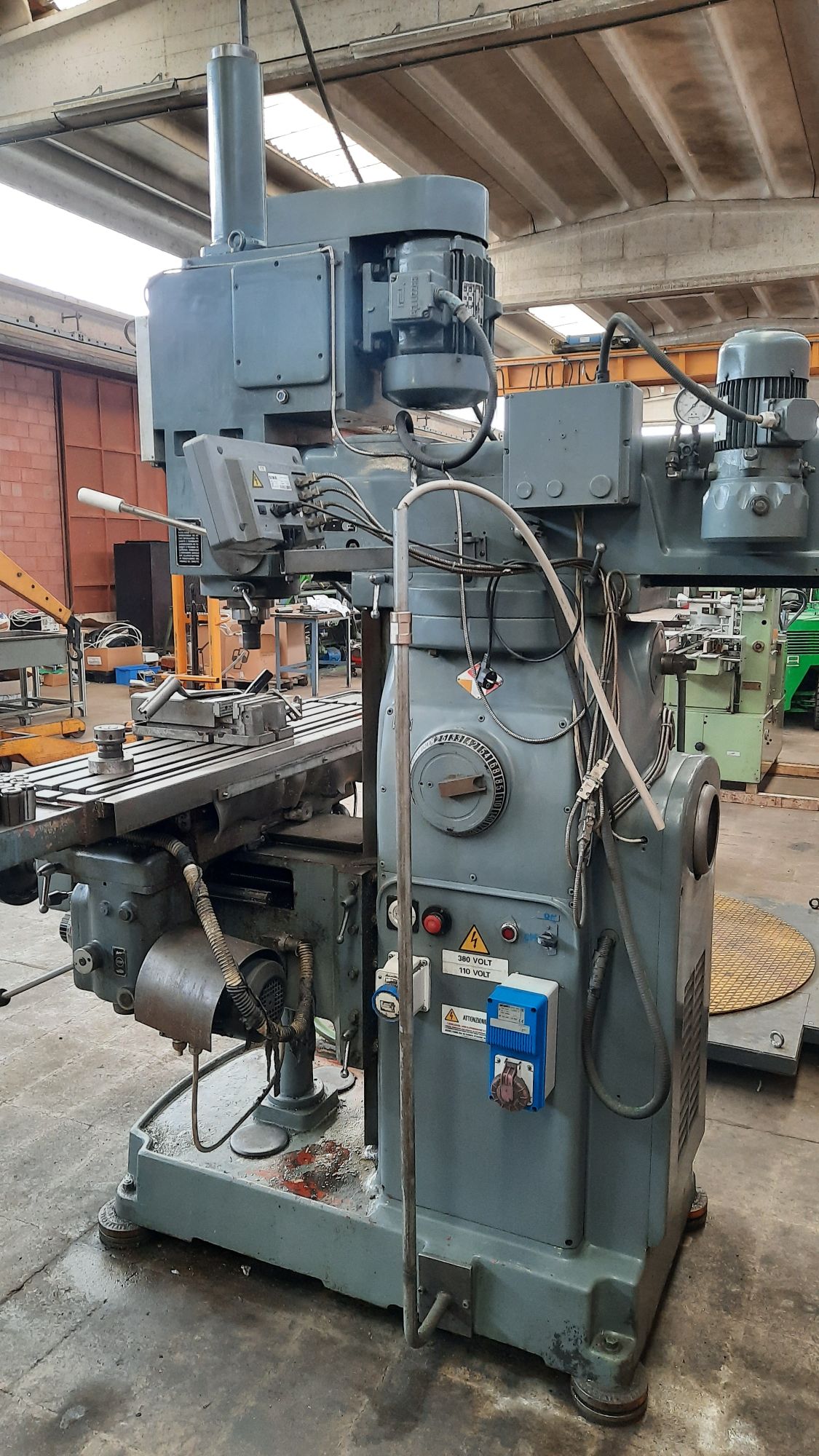 FRESA RAMBAUDI VISUALIZZATA USATA FRESATRICE UNIVERSALE USED MILLING MACHINE A111 FRESA RAMBAUDI VISUALIZZATA USATA FRESATRICE UNIVERSALE USED MILLING MACHINE A111