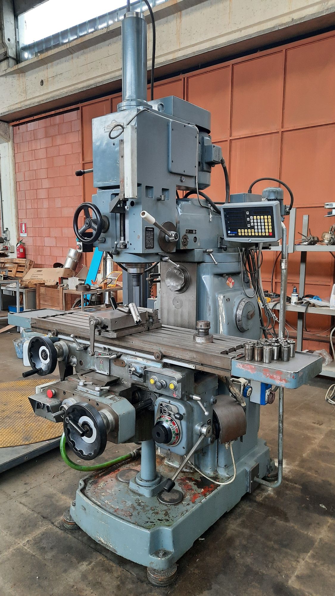 FRESA RAMBAUDI VISUALIZZATA USATA FRESATRICE UNIVERSALE USED MILLING MACHINE A111 FRESA RAMBAUDI VISUALIZZATA USATA FRESATRICE UNIVERSALE USED MILLING MACHINE A111