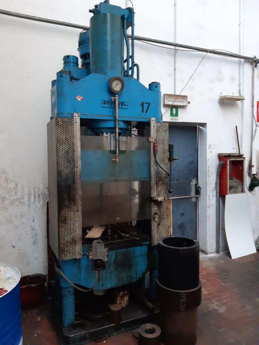 PRESSA IDRAULICA 100 TON USATA EMANUEL MOD 100 USED HYDRAULIC PRESS 100 TON EMANUEL HIDRAULIC IDRAULIC 80 120 PRESSA IDRAULICA 100 TON USATA EMANUEL MOD 100 USED HYDRAULIC PRESS 100 TON EMANUEL HIDRAULIC IDRAULIC 80 120