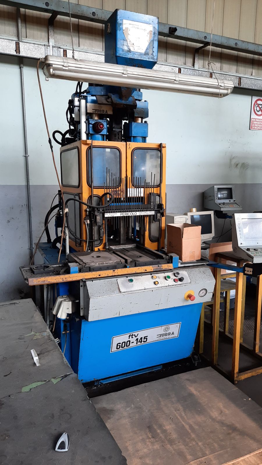 PRESSA INIEZIONE PLASTICA VERTICALE TURRA FTV 600-45 USATA USED PRES TURRA USED MACHINERY PLASTIC PRESS INJECTION MOULDING PRESS VERTICAL MACHINE GROSSO MACCHINE UTENSILI S.R.L. FOTO-AB3332 PRESSA INIEZIONE PLASTICA VERTICALE TURRA FTV 600-45 USATA USED PRES TURRA USED MACHINERY PLASTIC PRESS INJECTION MOULDING PRESS VERTICAL MACHINE GROSSO MACCHINE UTENSILI S.R.L. FOTO-AB3332